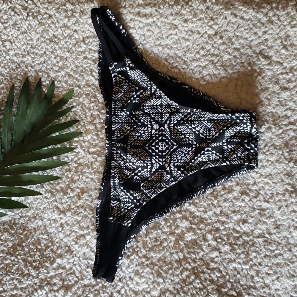 Strappy Patterned Scrunch Bikini Bottoms